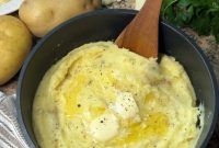 Creamy Garlic Cheddar Mashed Potatoes Recipe