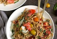 Whole Wheat Spaghetti with Fresh No-Cook Tomato Sauce