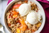 Homemade Peach Crisp with Crunchy Oat Topping