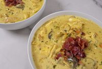 Creamy Cheese Tortellini Soup with Spinach and Garlic
