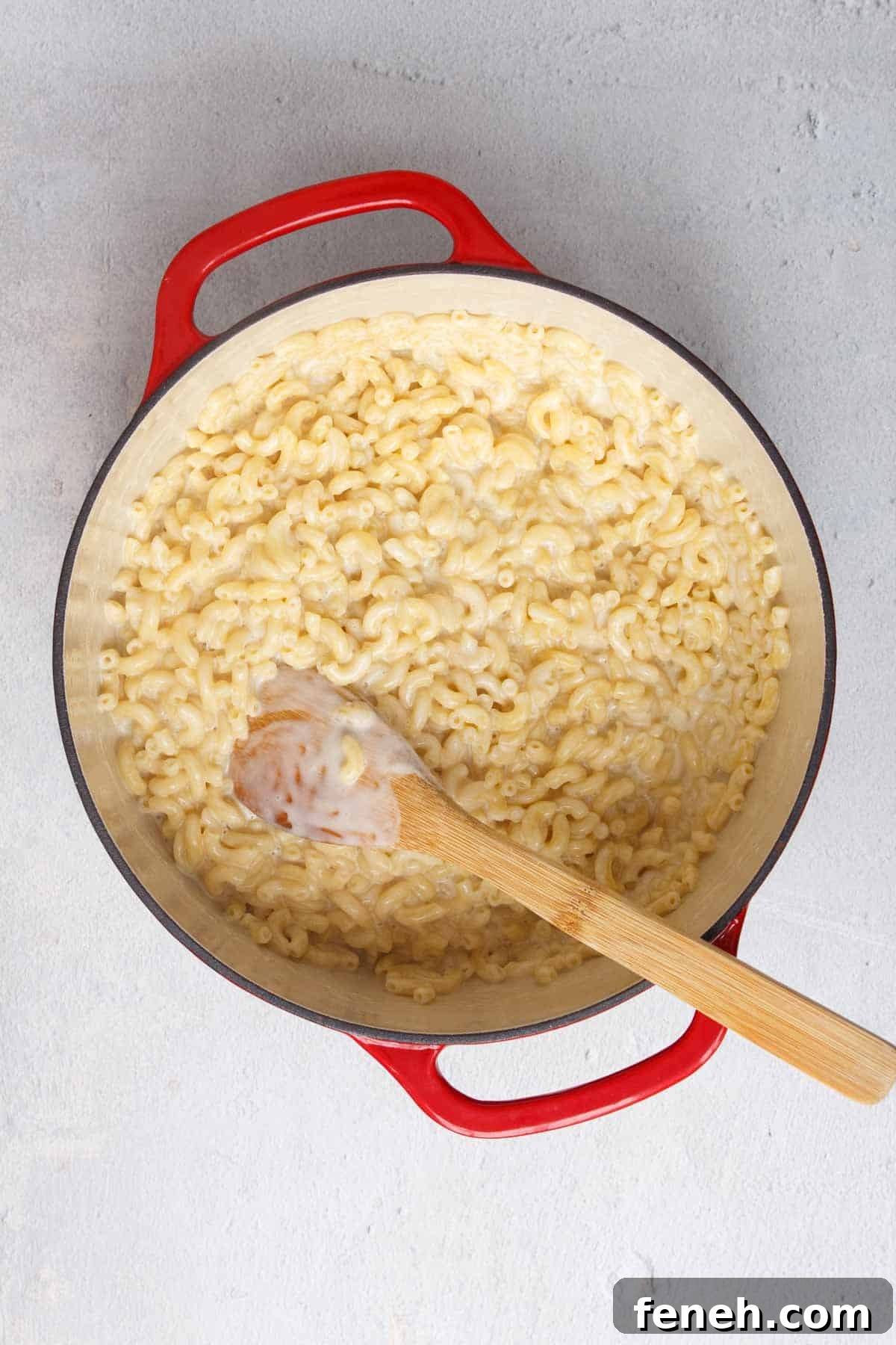 Macaroni fully cooked in cream