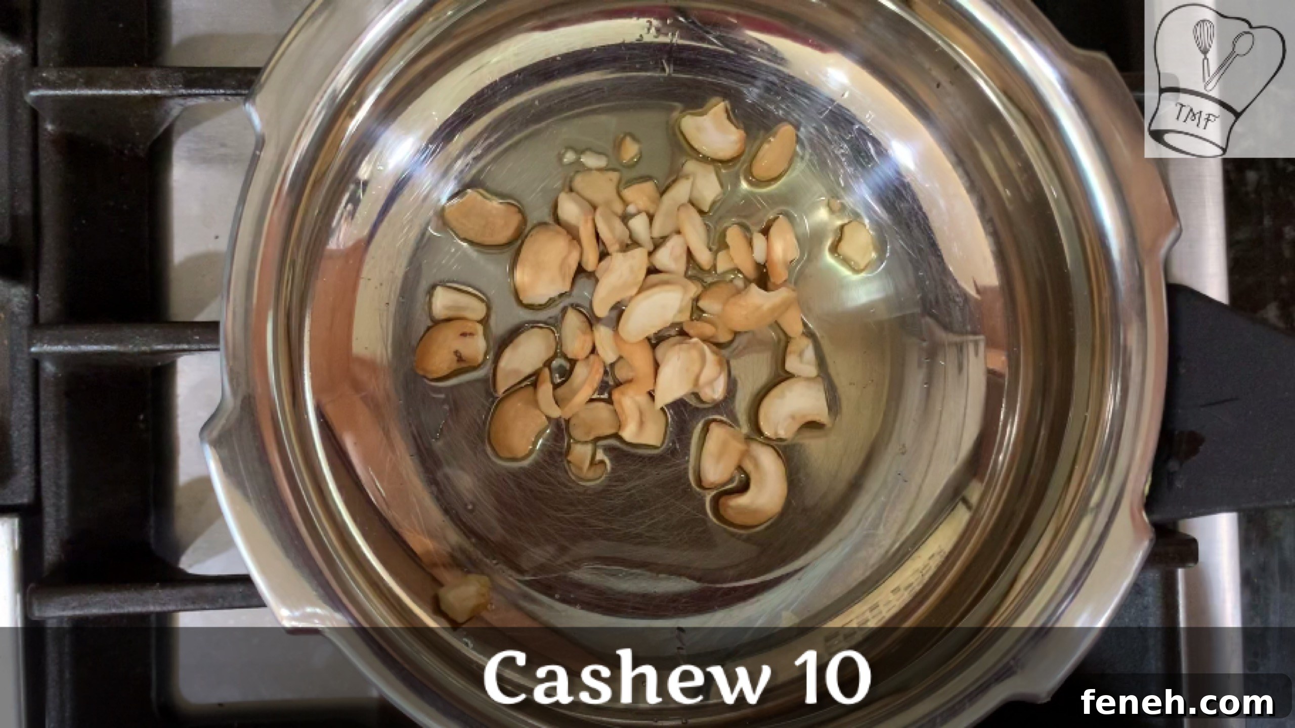 Roasted cashews and raisins