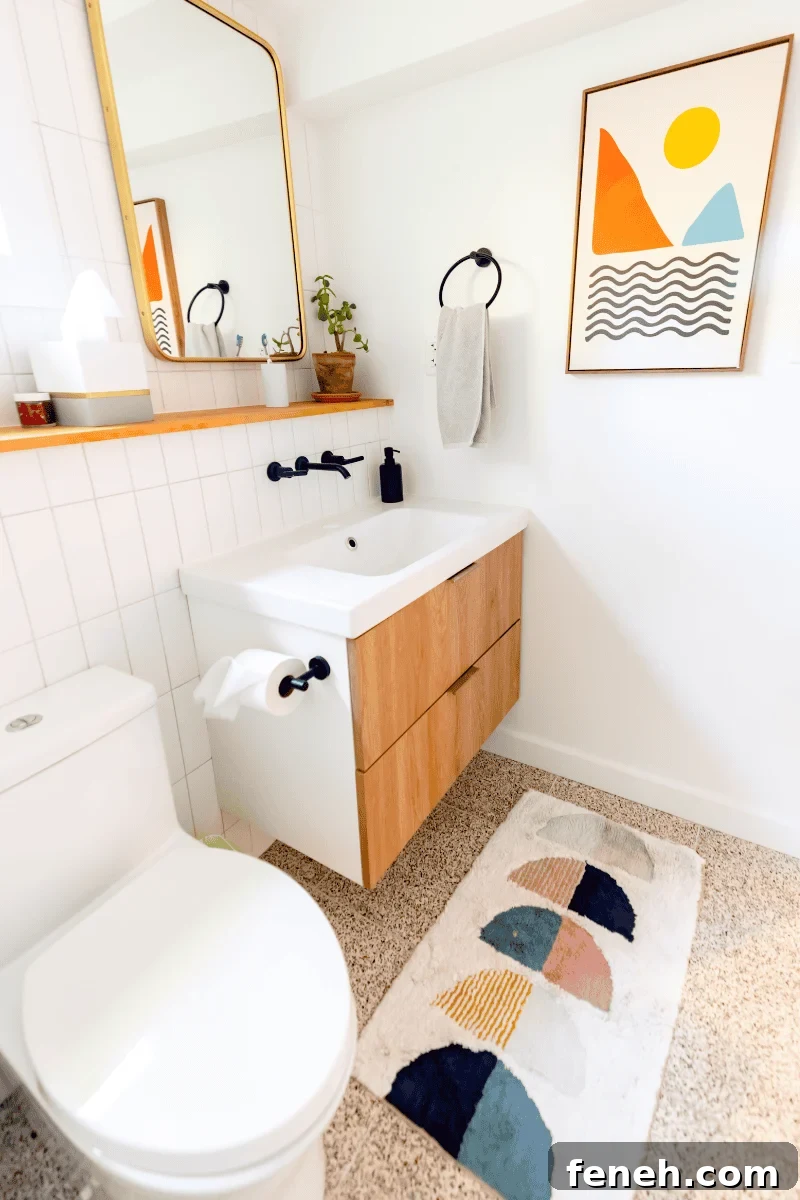 A clean and organized small bathroom